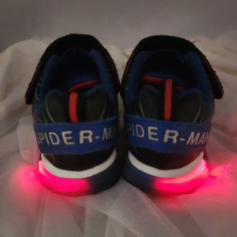 Marvel Lighted Spiderman Shoes, Toddler Size 8 (6 Inch) - Picture 4 of 6